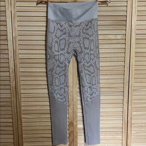 Bella Movement snake print leggings L